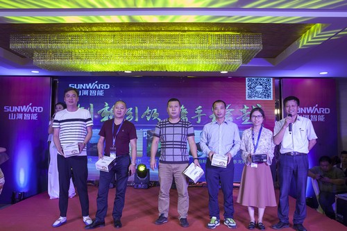 胜游网电脑版_胜游(中国)智能酷帅曾大虾，一大波美图带你亲临北京BICES展