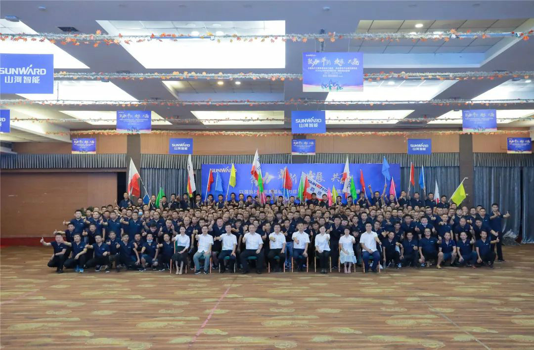 向挖掘机万台俱乐部迈进——胜游网电脑版_胜游(中国)智能2020年度挖掘机营销训练营开营